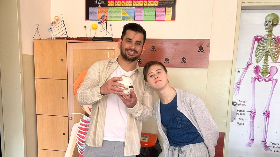 Özel Eğitim Sınıfımız Fen Laboratuvarında 